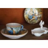 LOT OF CHINA (10 ITEMS) Pair of 18th century Majolica saucers, 3 18th century majolica cups and