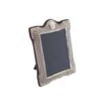 STERLING SILVER PHOTO FRAME Richard Carr, 1989 13 x 10 cm.