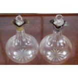 PAIR OF NINETEENTH-CENTURY WINE DECANTERS Each with a silver plate neck and stopper 20 cm. high