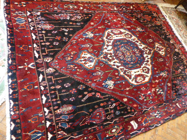 Iranian shiraz rug approx 9'6" x 7'3"