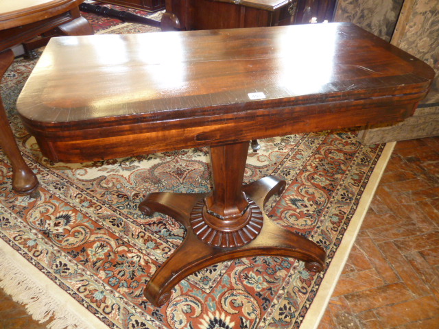 Victorian mahogany pedestal card table (no baize)