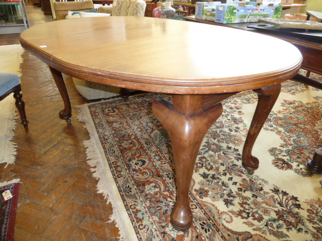 Victorian mahogany telescopic oval dining table