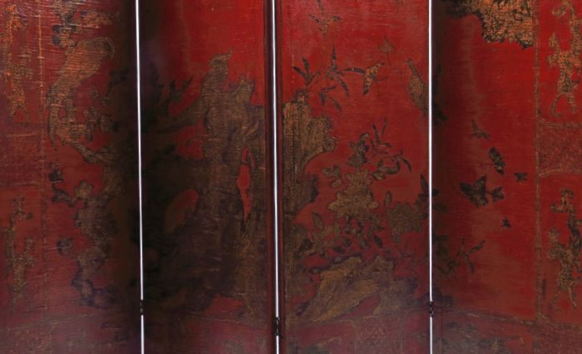 Paravent China, 19./20. Jh., Holz/Rotlack, schwarz-golden bemalt, 4-teilig, mit Scharnieren - Bild 2 aus 4
