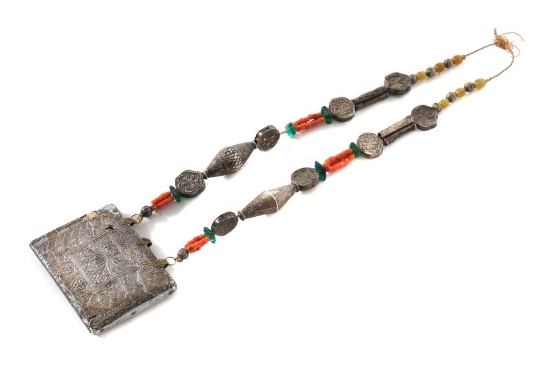 Amulett mit Kette Nepal oder Tibet, wohl 19. Jh., Holz/Silber, rechteckiges Amulett aus Holz mit - Image 2 of 2