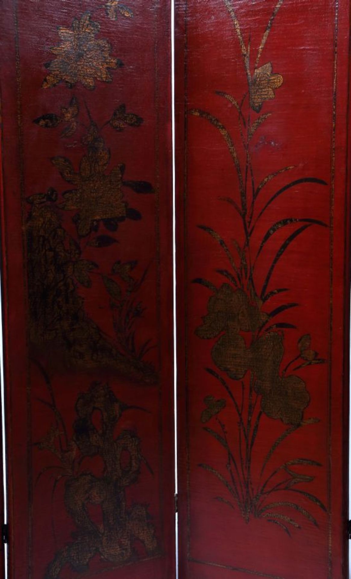 Paravent China, 19./20. Jh., Holz/Rotlack, schwarz-golden bemalt, 4-teilig, mit Scharnieren - Bild 4 aus 4