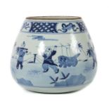 Vase China, wohl 19. Jh., sich zur Mündung hin verjüngender Korpus, unterglasurblaue Malerei,