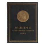 Wilhelm II. Württembergs geliebter Herr, Greiner & Pfeiffer, o.J., mit zahlr. Textabb., geprägter