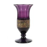 Vase Moser, Karlsbad, um 1926, violettes Amethystglas, modelgeblasen, dickwandig, Dekor mit