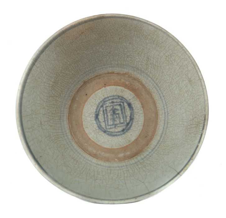 Schale China, wohl 19. Jh., Keramik, unterglasurblaues Stempeldekor, im Spiegel von Rechteck und - Image 2 of 4