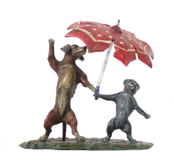 2 Hunde unter Schirm Wiener Bronze, 20. Jh., vollplastische Darstellung, polychrom kalt bemalt,