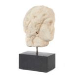 Bildhauer der Antike wohl Rom um 300/400. "Kopffragment einer jungen Frau", Marmor, vollplastische