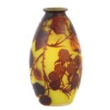 Vase mit Brombeerdekor Lötz Wwe., Klostermühle um 1909/10, gelbes Glas, braun überfangen, tief