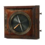Kompass Fontaine-l'Eveque, Belgien, 1. Hälfte 20. Jh., Holz/Messing, rechteckiger Korpus mit