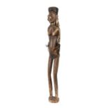 Figur Afrika, Holz geschnitzt, braun patiniert, auf Sockel stehende weibliche Figur mit gelängtem