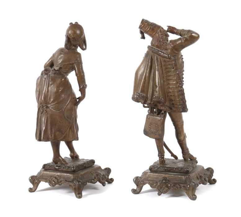 Bildhauer des 19./20. Jh. wohl Frankreich. "2 Rokokofiguren", Metallguss, bronziert, stehende Dame - Image 2 of 2