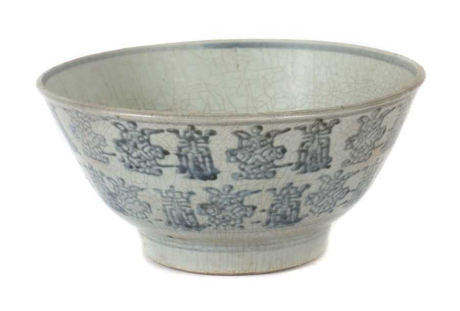 Schale China, wohl 19. Jh., Keramik, unterglasurblaues Stempeldekor, im Spiegel von Rechteck und - Image 3 of 4