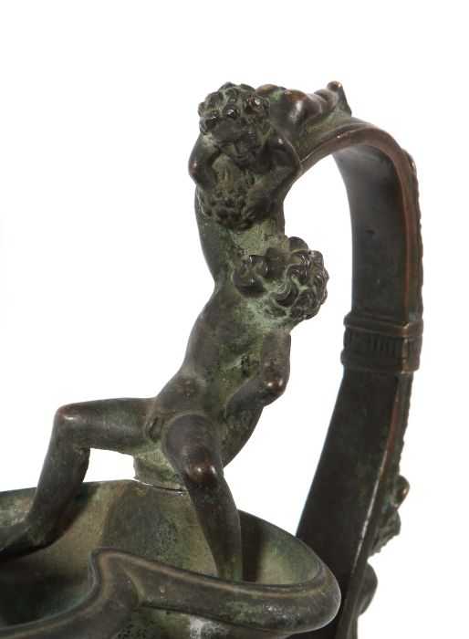 Weinschenkkanne Ende 18. Jh., Kupfer, balusterförmiger Krug mit umlaufendem Rillendekor und - Image 2 of 3
