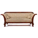 Biedermeier Sofa mit zwei Seitenkissen um 1830, Kirschbaum furniert, auf geschweift ausgesägten