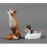 2 Tierplastiken Herend, nach 1965, Porzellan, naturalistisch staffiert, 1x "sitzender Rotfuchs"