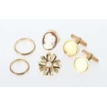 Konvolut Goldschmuck 20. Jh., Gelbgold 333/585, 5-tlg. best. aus: 2 Eheringen, 1 Ring mit Kamee, 1