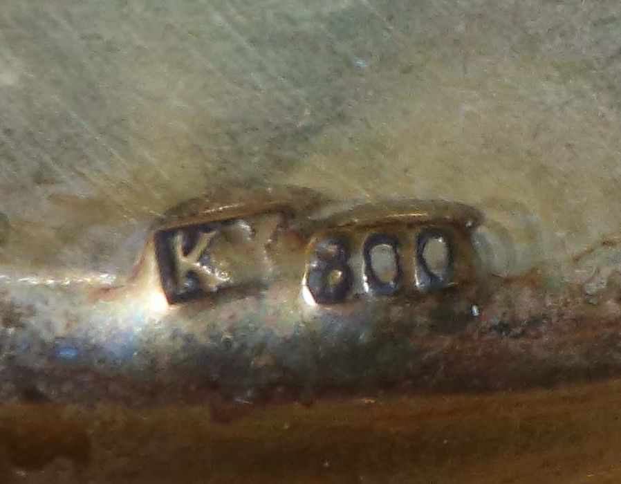 Große Deckeldose Anfang 20. Jh., Silber 800, ca. 472 g, runder Stand, nach aussen getriebene - Image 4 of 4