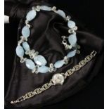 COLLIER MIT AQUAMARIN UND DEMANTOIDL.40cm. Dazu Damenarmbanduhr mit Peridot und JadeA NECKLACE