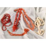 LOT VON 5 KORALLENHALSKETTENA LOT OF 5 CORAL NECKLACES