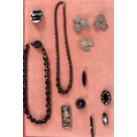 9 TEILE TRAUERSCHMUCKund 3 MünzbroschenA LOT OF 9 MOURNING JEWELLERY ITEMSand 3 coin brooches.