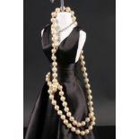 ENDLOS PERLENKETTESalzwasser Zuchtperlen, D. ca. 7mm, L.70cmAN ENDLESS PEARL NECKLACECultured pearls