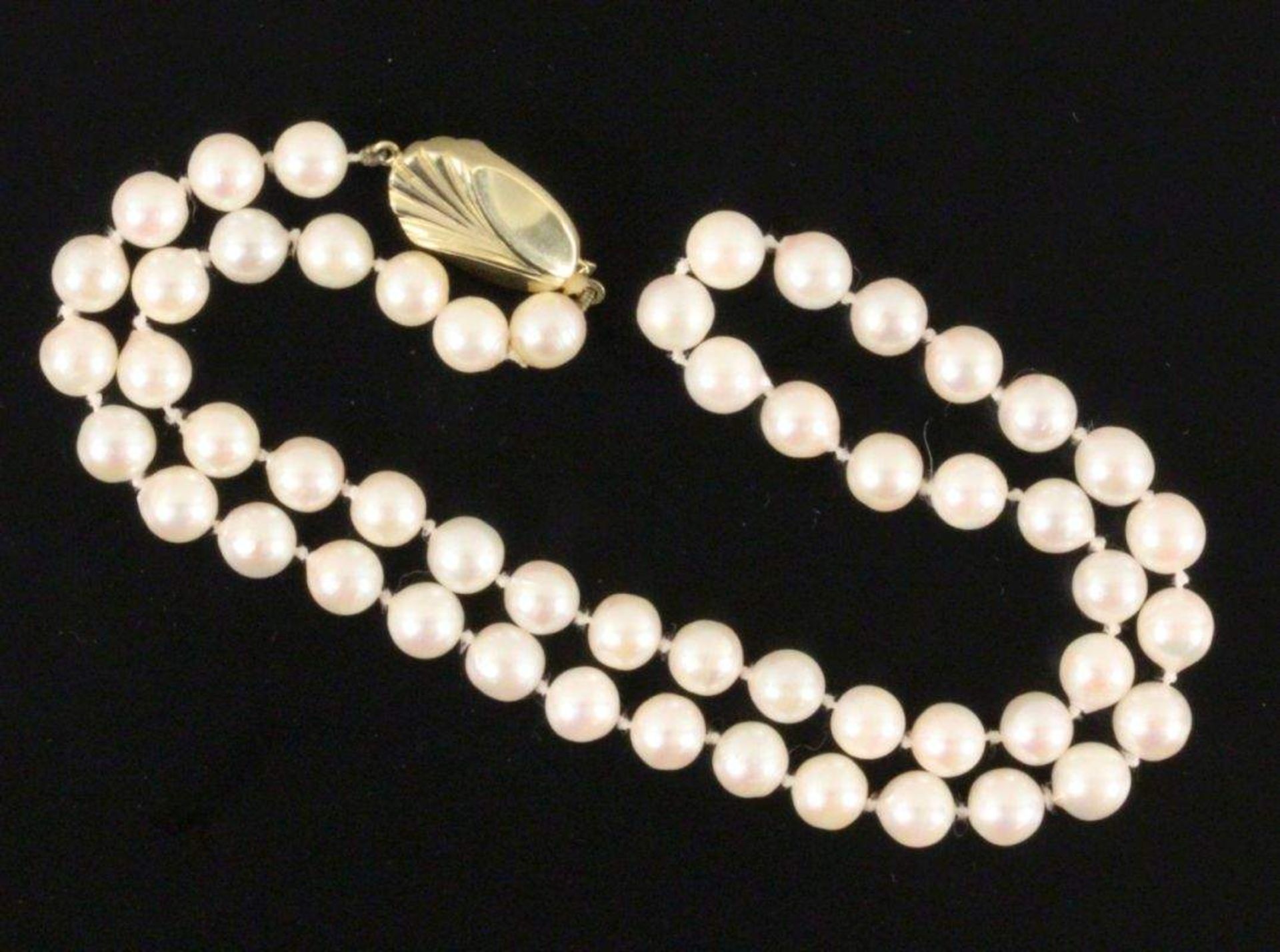 PERLENKETTESchließe 585/000 Gelbgold. D. ca. 6mm, L.45cmA PEARL NECKLACEA 585/000 yellow gold clasp,