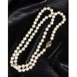 PERLENKETTE6mm, L.61cm. Schließe 375/000 Weißgold. A PEARLS NECKLACE6mm, 61cm long, 375/000 white