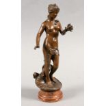 VENUS AUF LOTUSBLATTDeutscher Bildhauer um 1900 Braun patinierte Bronzeakt auf Marmorsockel. H.29cm.