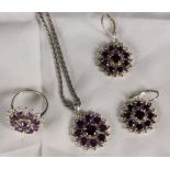 SCHMUCKGARNITURSilber mit Amethysten. 4-teilig, bestehend aus Anhänger mit Kette, Paar Ohrhänger und