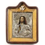CHRISTUS PANTOKRATORRussische Ikone, 19.Jh. Mit versilbertem Oklad, im verglasten Kasten. 34x27cm
