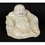 GLÜCKSBUDDHAwohl China 18./19.Jh. Lachender Buddha aus weiß glasiertem Porzellen. H.16cm A LUCKY