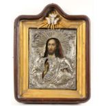 CHRISTUS PANTOKRATOR Russische Ikone, 19.Jh. Mit versilbertem Oklad, im verglasten Kasten. 34x27cm