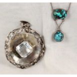 COLLIER, Silber mit Türkisen und Silberanhänger mit Bergkristall (verbogen). A NECKLACE, Silver with
