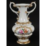 PRUNKVASE Meissen um 1900 Doppelhenkelvase mit vergoldetem Reliefdekor und farbigen Blumenbouquets