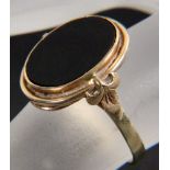 SIEGELRING 585/000 Gelbgold mit neutraler Onyxplatte. Ringgr. 54, brutto ca. 4,05g A SEAL RING 585/
