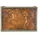 Im Stil von CARL HAGENAUER Zwei stiliserte Affen. Kupferrelief, monogr. H.W. Eisenrahmen. 27x40,