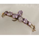 JUGENDSTIL ARMSPANGE um 1900 Tombakfassung mit 7 Amethysten. AN ART NOUVEAU BANGLE ca. 1900 Tombak