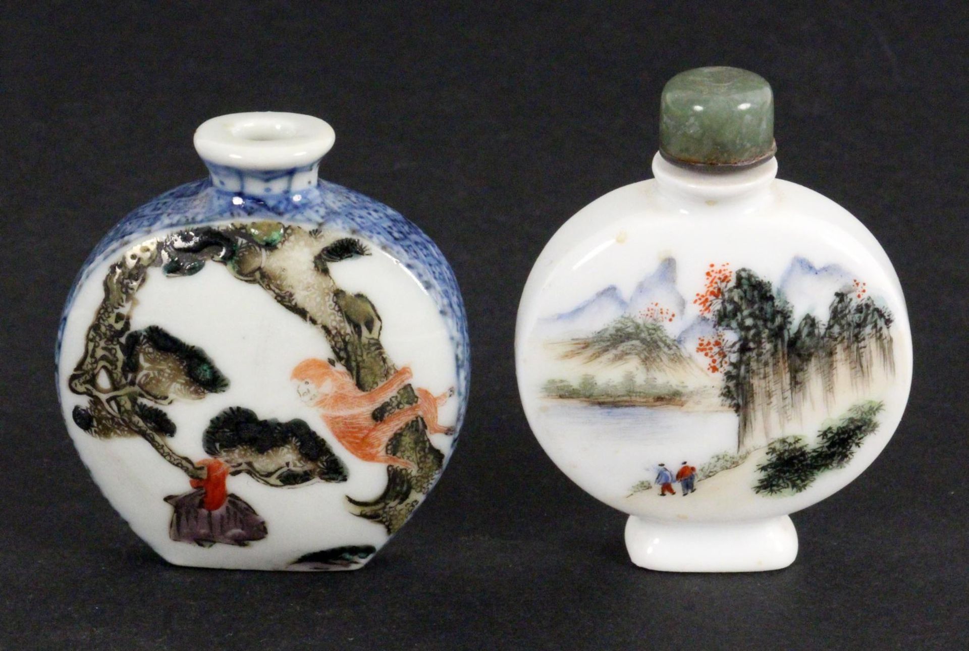 LOT VON 2 SNUFFBOTTLES China Porzellan mit farbiger Bemalung. H.5,5 und 6cm A LOT OF 2 SNUFF BOTTLES - Bild 2 aus 2