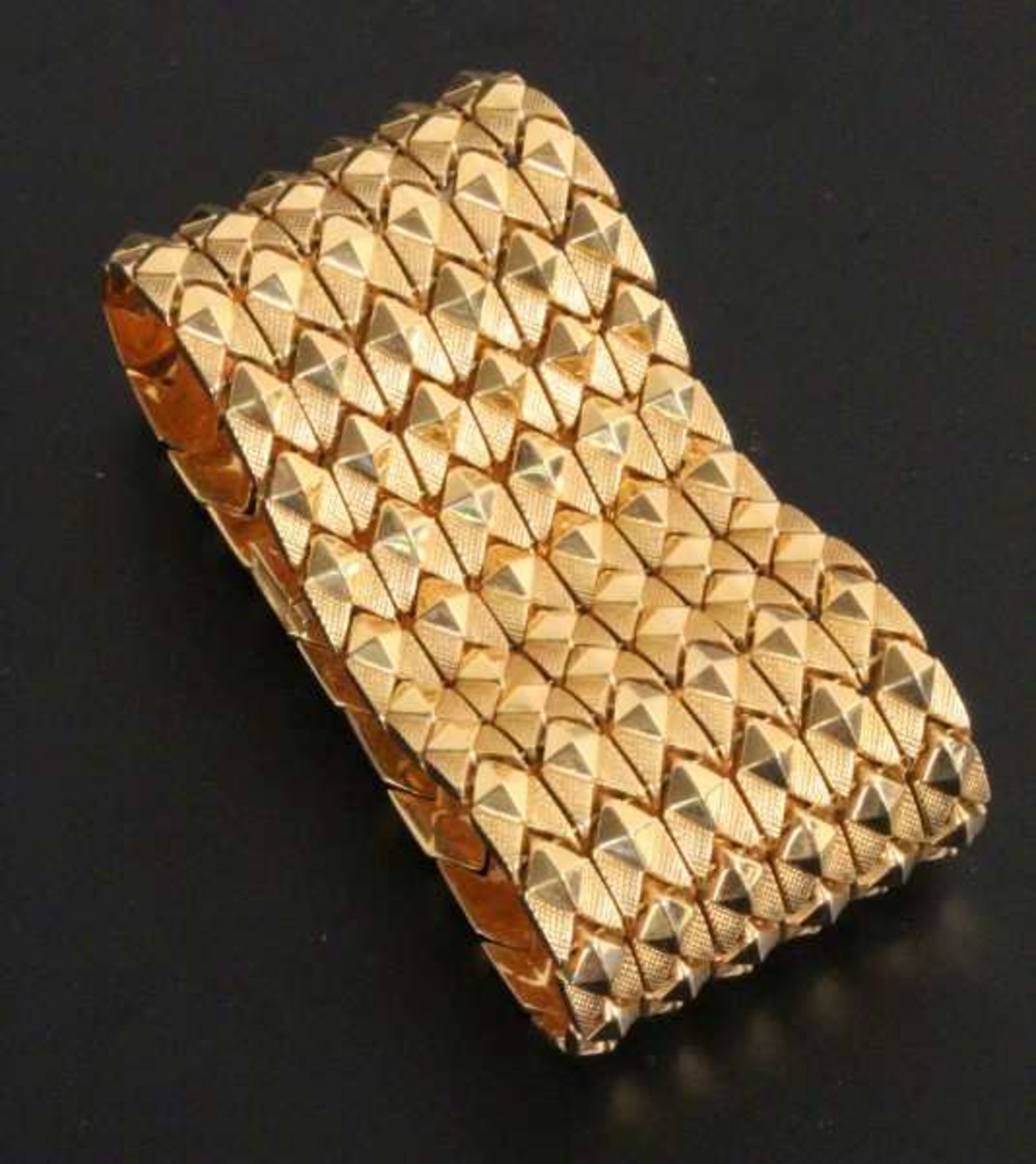 GOLDARMBAND 750/000 Gelbgold. L.20,5cm, B.4cm, ca. 71,44g A GOLD BRACELET 750/000 yellow gold. 20.