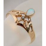 JUGENDSTILRING 585/000 Gelbgold mit Opal und kleinen Perlen. Gr. 53, ca. 1,83g AN ART NOUVEAU RING