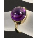 RING MIT AMETHYST-CABOCHON 585/000 Gelbgold. Ringgr. 18mm. Brutto ca. 5,4g A RING WITH AMETHYST