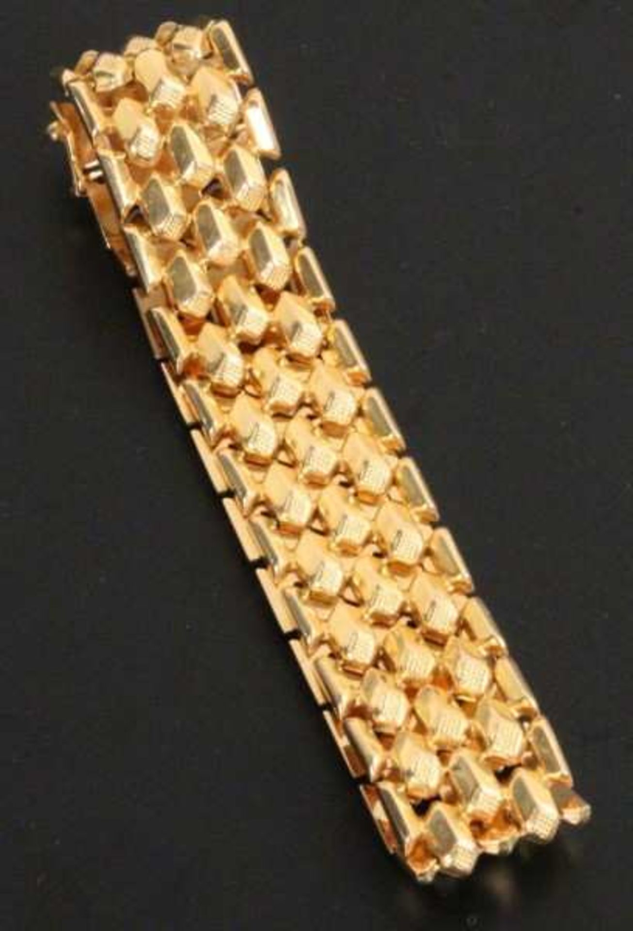 GOLDARMBAND 750/000 Roségold. L.18,5cm, ca. 26,3g A GOLD BRACELET 750/000 rose gold. 18.5cm long,