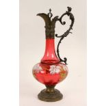 HISTORISMUS WEINKRUG um 1890 Rubinrotes Glas mit Emailbemalung und bronzierter Metallmontur. H.