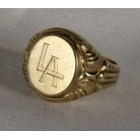 GOLDENER HERRENRING MIT MONOGRAMMPLATTE und ligiertem Monogramm L.A. 585/000 Gelbgold, ca. 10,95g.