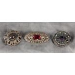 LOT VON 3 SILBER-BROSCHEN A LOT OF 3 SILVER BROOCHES