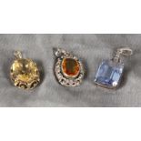 LOT VON 3 SILBER-ANHÄNGERN A LOT OF 3 SILVER PENDANTS